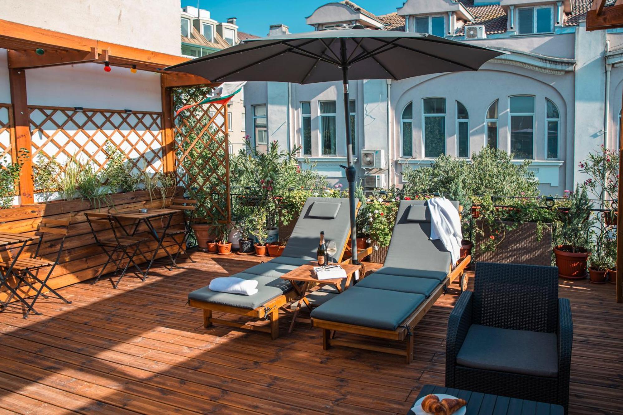 Three Dolphins Hotel With Rooftop Terracе Varna Dış mekan fotoğraf